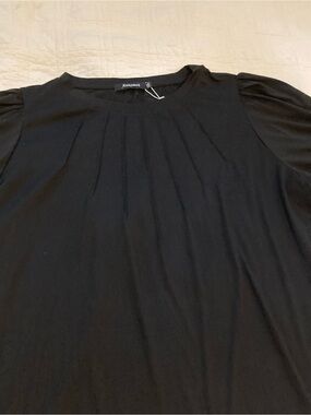 Black Short-Sleeve Pleated Front Tee